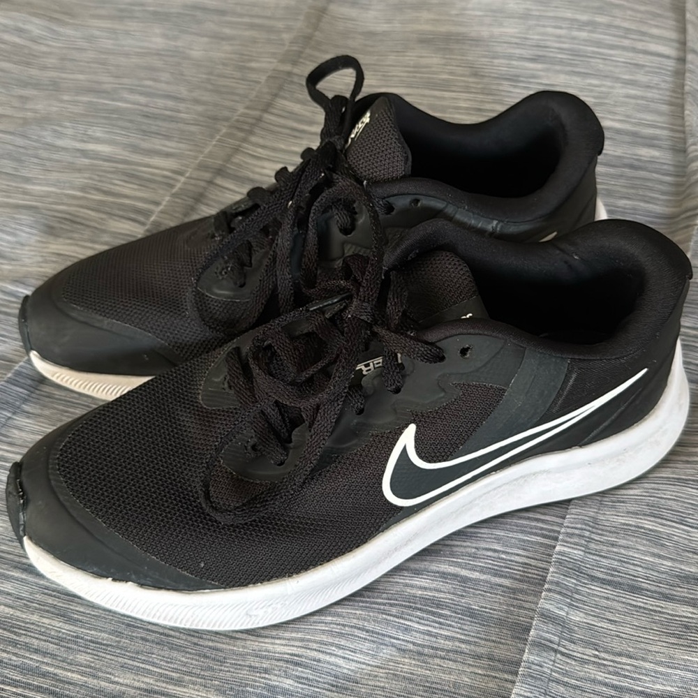 Nike Tennis Shoes